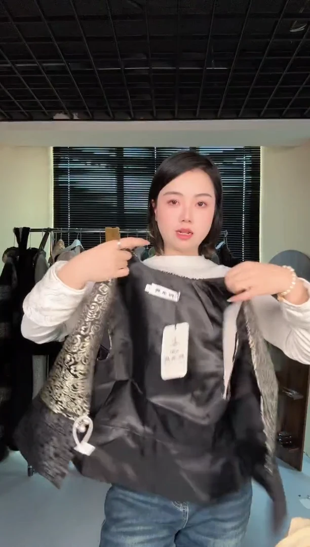 黑金V领收腰马甲L