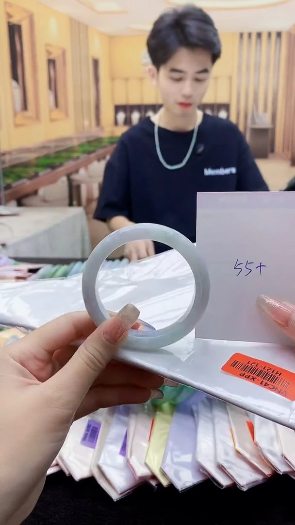 翡翠手镯未镶嵌AAAAA