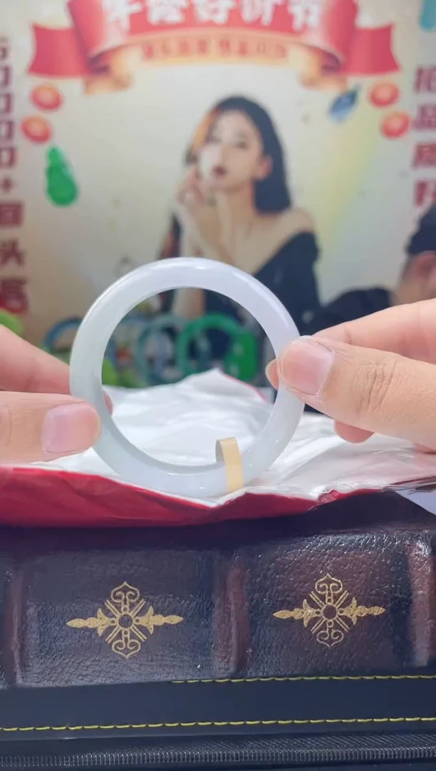 【闪购商品】翡翠手镯未镶嵌42手镯