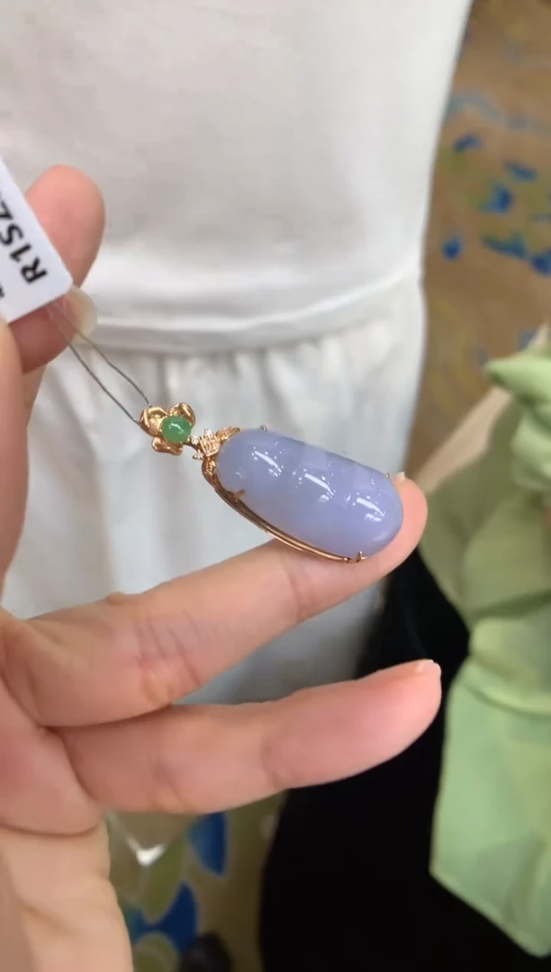 翡翠18K金镶嵌颈饰福豆