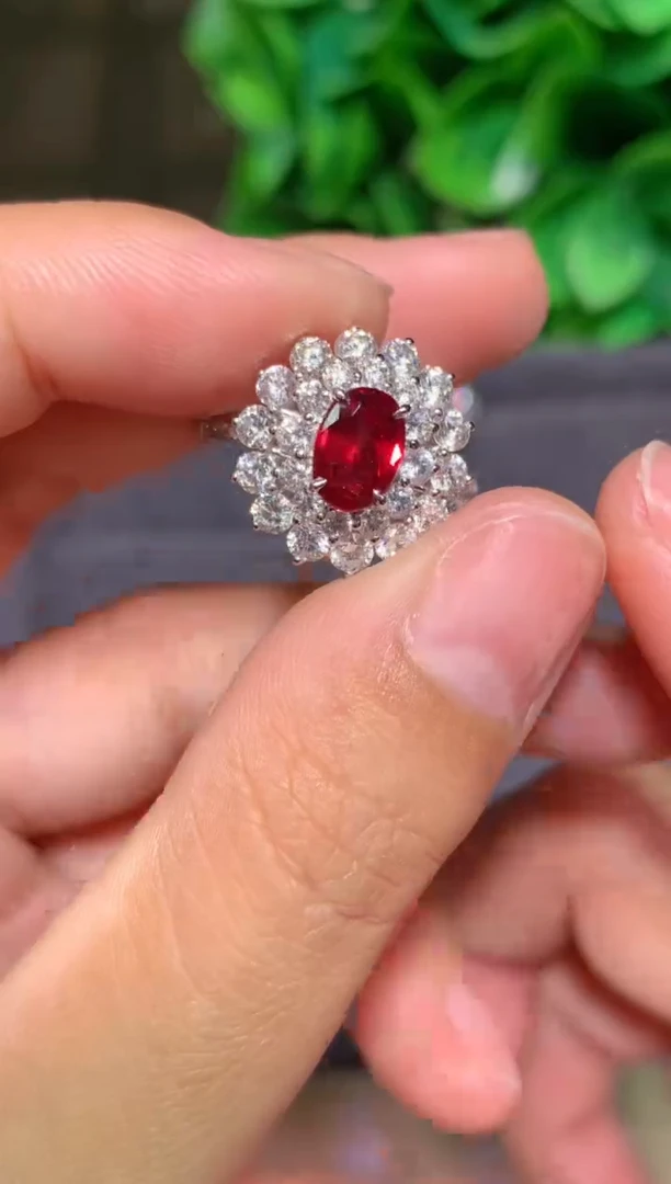 18K金镶嵌戒指红宝石1.02CT