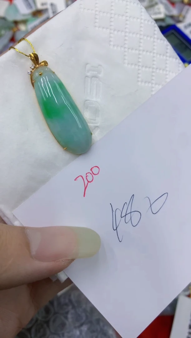 翡翠18K金镶嵌颈饰11111111111111