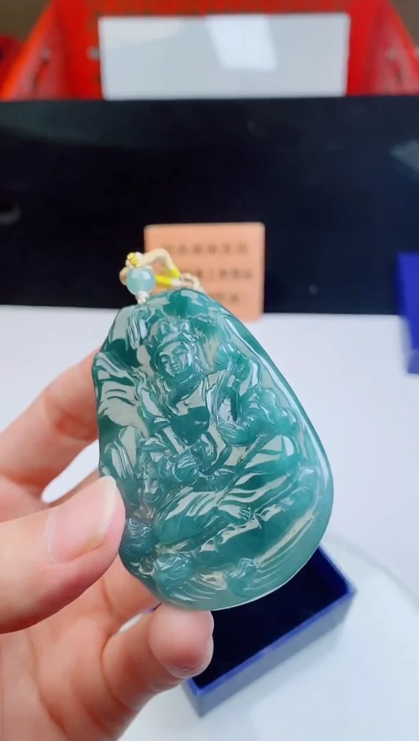 颈饰未镶嵌翡翠   ·