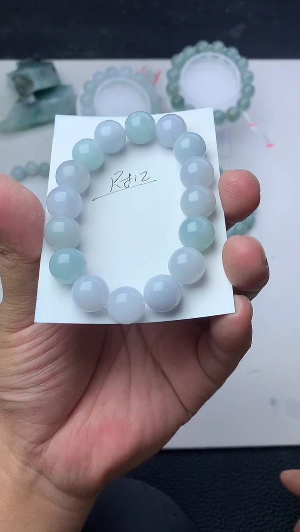 翡翠未镶嵌颈饰珠子