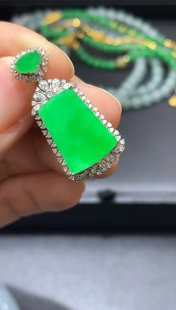 颈饰18K金镶嵌翡翠639-中国好珍宝