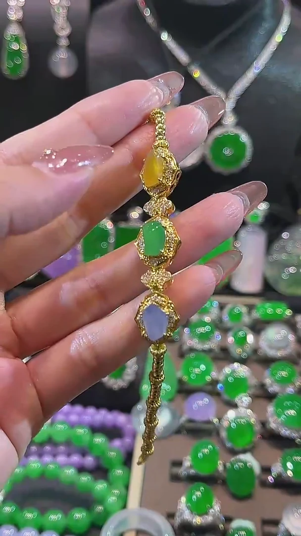 18K金镶嵌手链翡翠手链