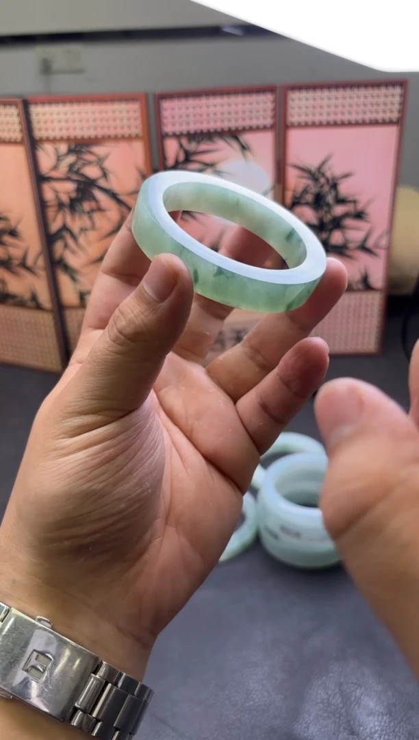 未镶嵌手镯定制翡翠是**呀SZ