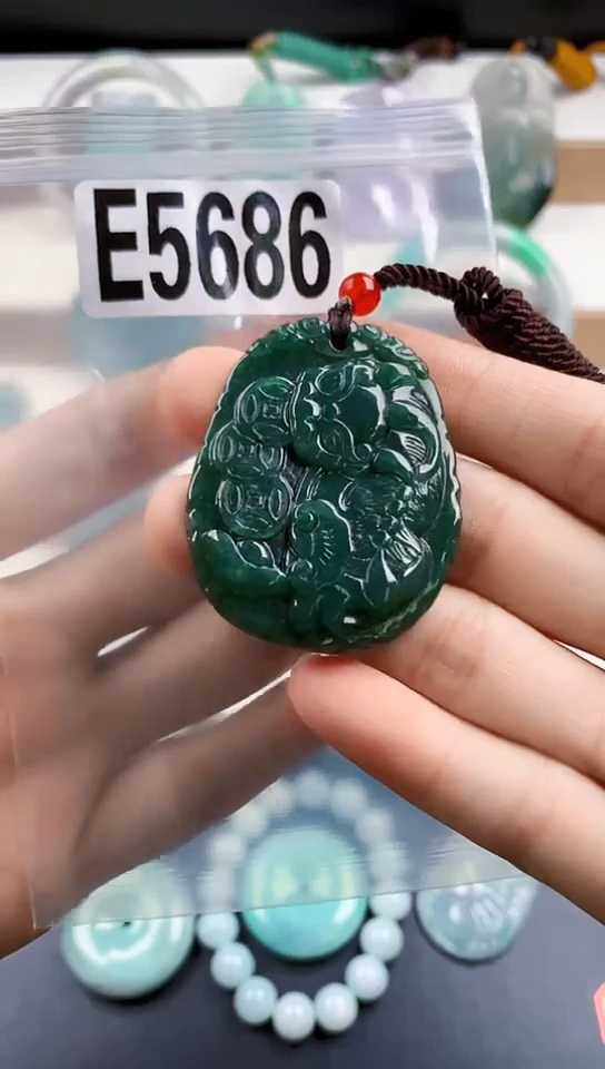 颈饰未镶嵌翡翠天然翡翠吊坠挂件