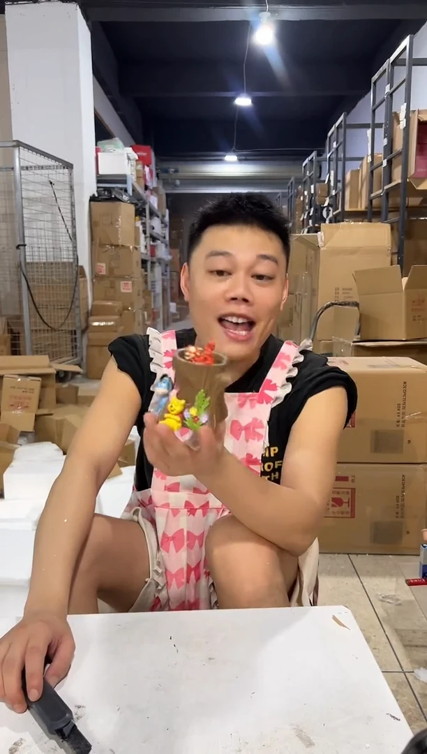 瓷片树脂维尼树桩笔筒A
