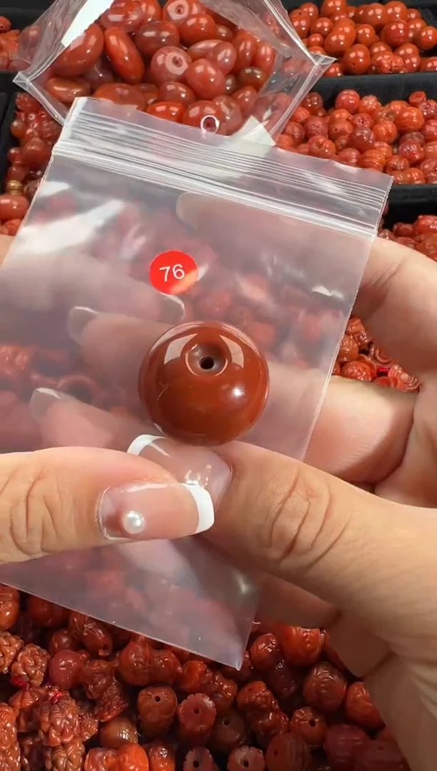 颈饰未镶嵌南红玛瑙1