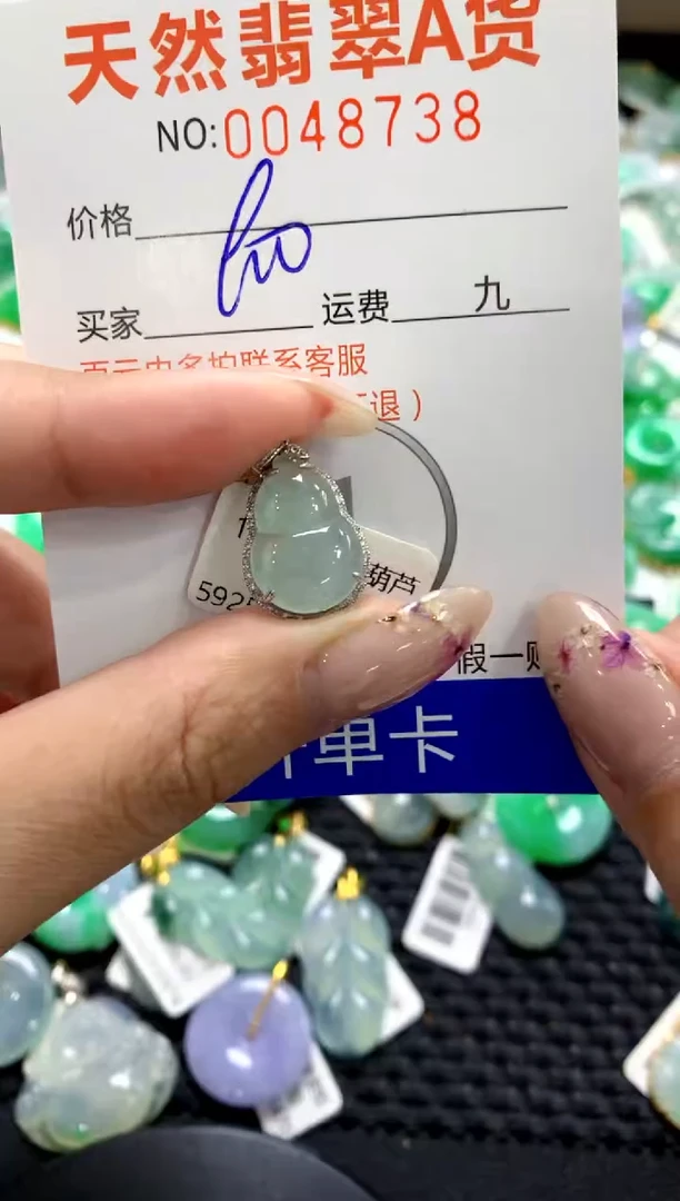 翡翠18K金镶嵌颈饰1111111111111111