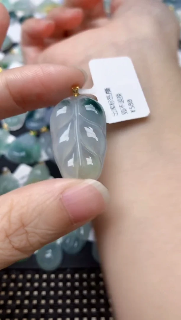 颈饰18K金镶嵌翡翠天然缅甸A货翡翠