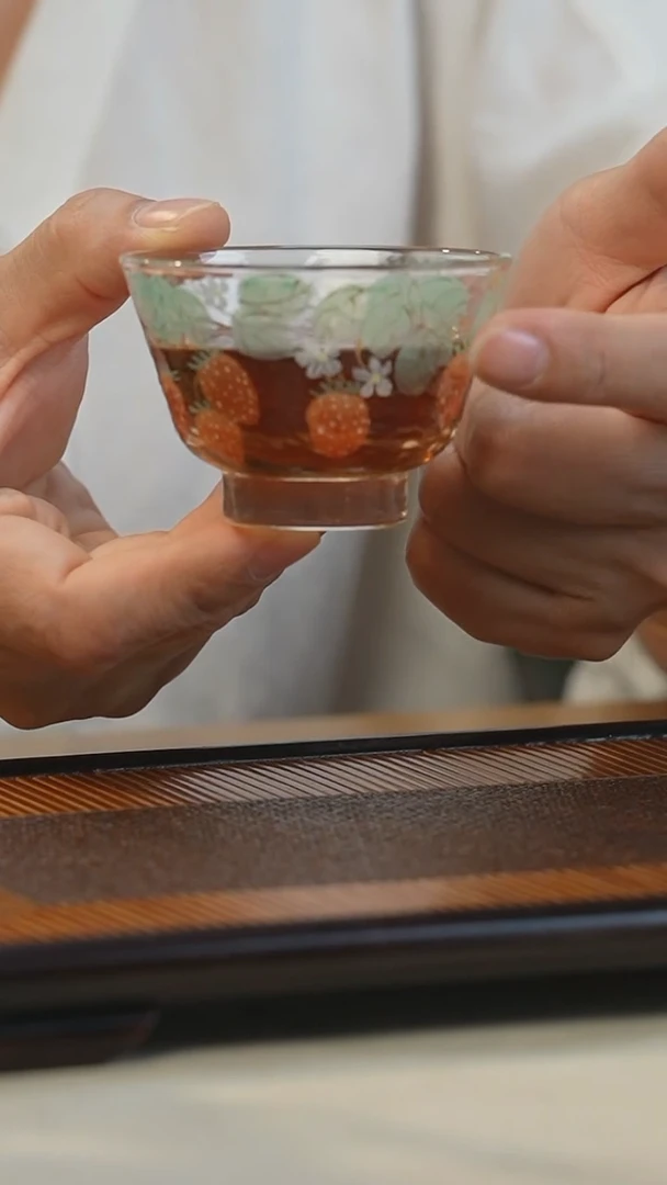 手绘草莓主人杯