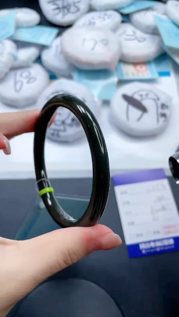 和田玉手镯未镶嵌12V213-62