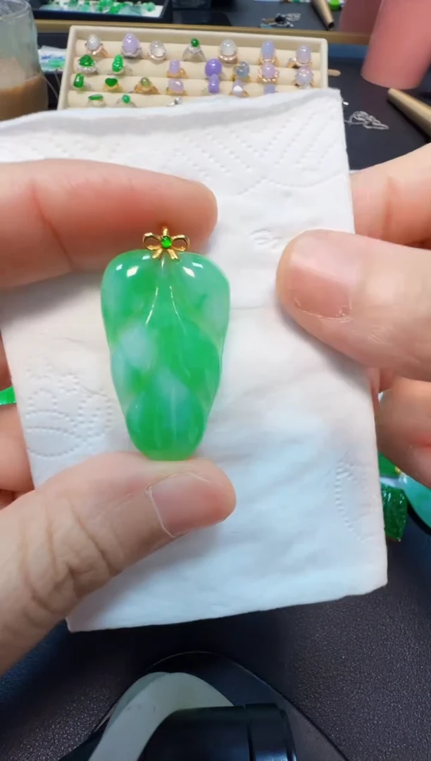 吊坠(不含链)18K金镶嵌翡翠980