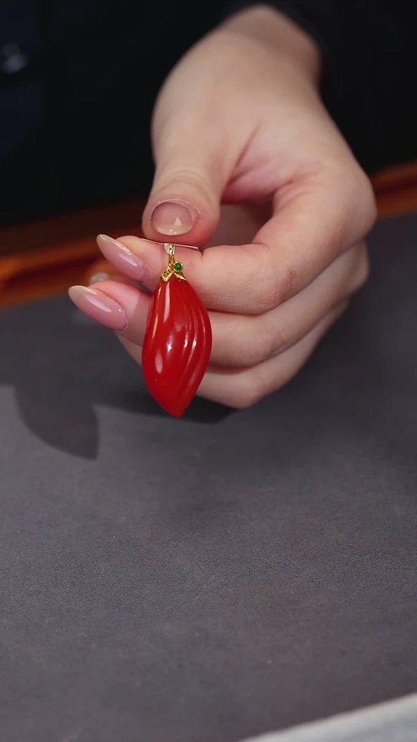 吊坠(不含链)18K金镶嵌南红玛瑙原矿D11