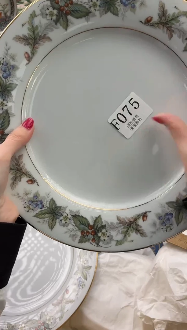 瓷片大**人       F075