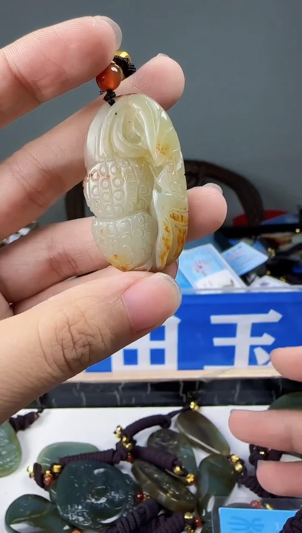 和田玉未镶嵌颈饰1