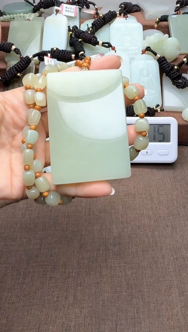 颈饰未镶嵌和田玉1