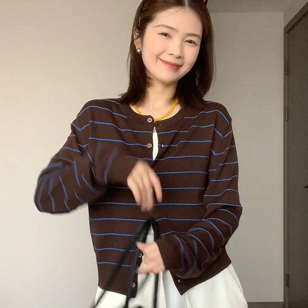 巨好看的条纹针织开衫外套女秋季外搭高级感早秋韩系穿搭chic上衣