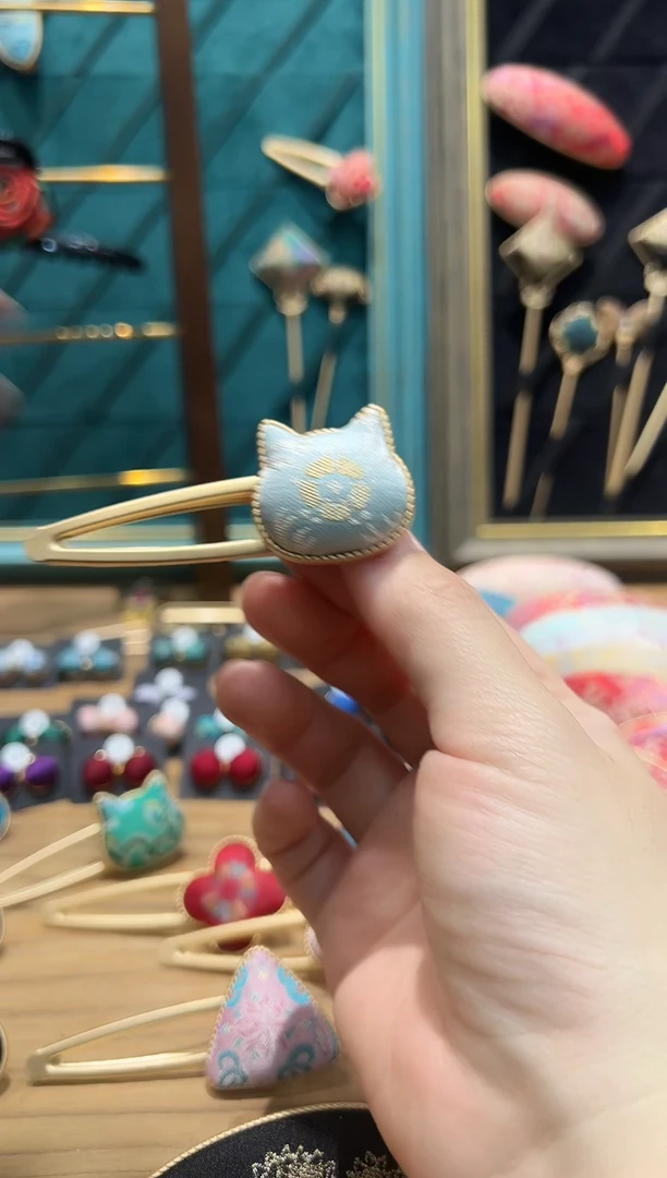 【闪购商品】【一物一拍专车】宝相奔鹿猫咪头发夹