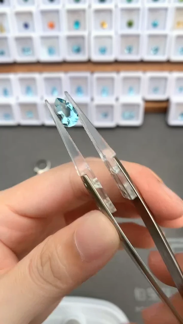 未镶嵌裸石定制海蓝宝石1.36ct 超圣 02045