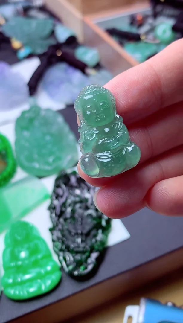 翡翠未镶嵌颈饰天然翡翠A货 天然翡翠A货 多样性发货 发其一
