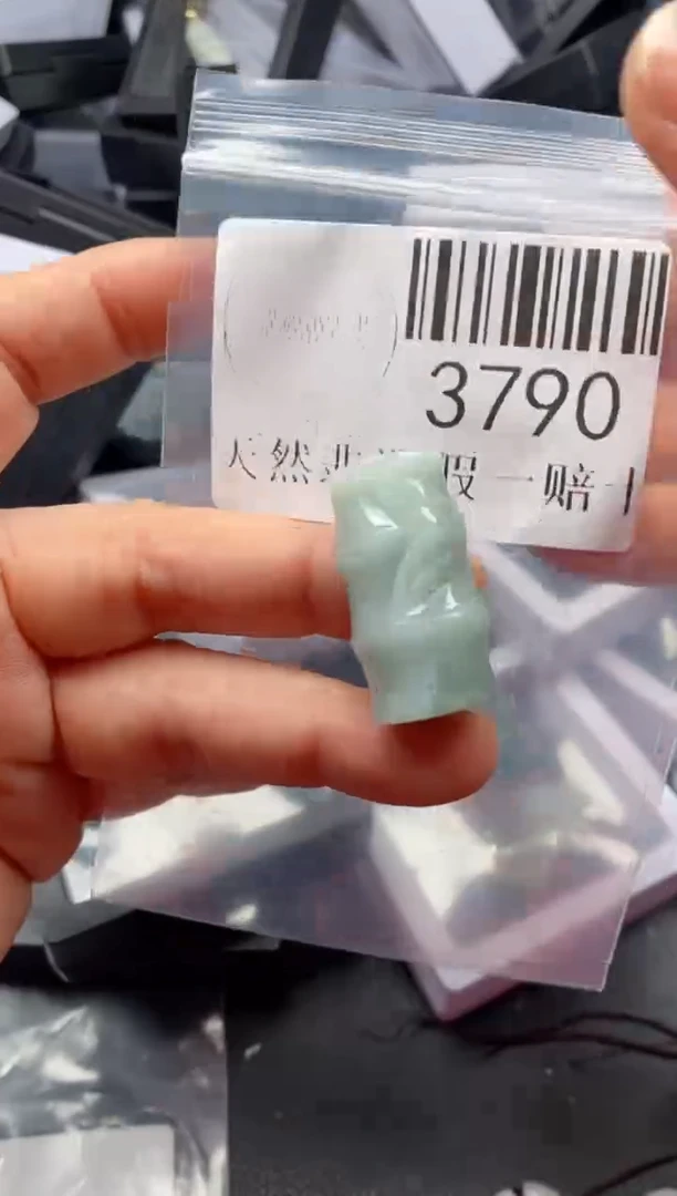 翡翠未镶嵌吊坠(不含链)3790