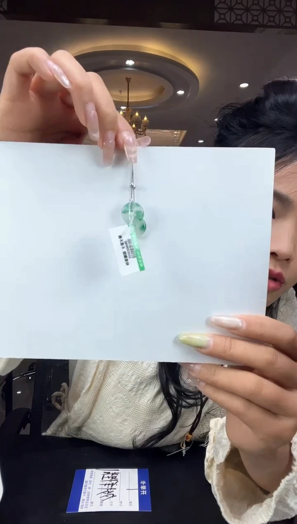 石英质玉手镯未镶嵌耳饰