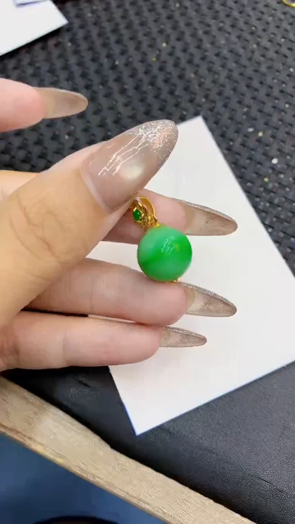 颈饰未镶嵌翡翠1