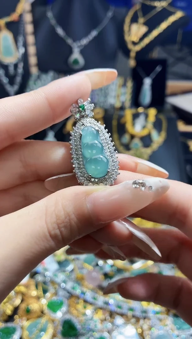翡翠未镶嵌吊坠(不含链)天然翡翠a货 多样性发其一