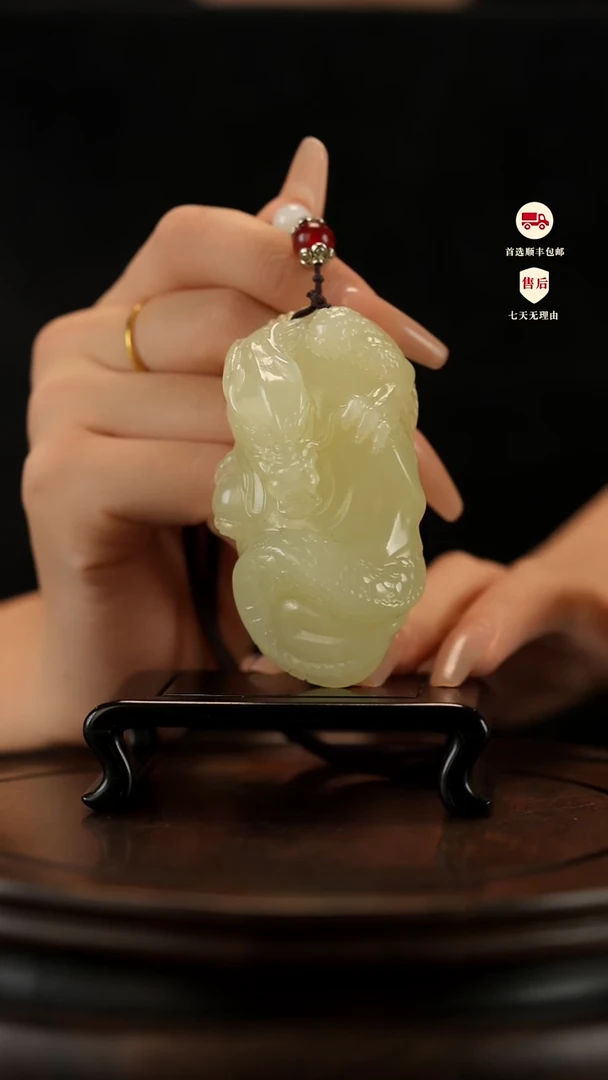 云南石竹叶青雕刻：龙腾四海手把件摆件挂件