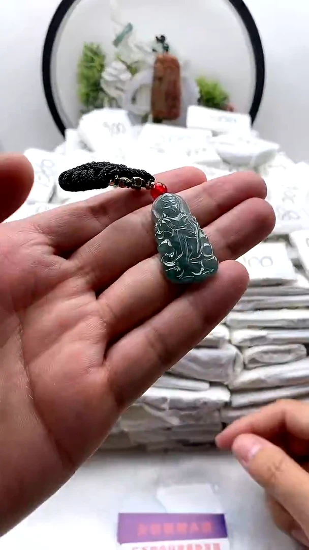 翡翠未镶嵌颈饰观音牌【品质一般介意慎拍】