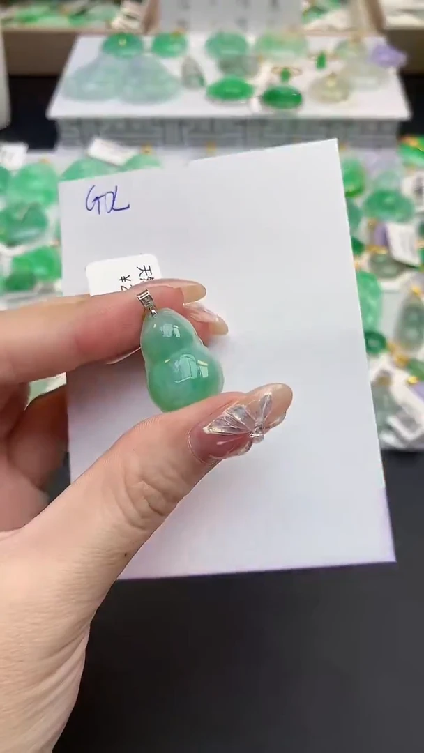 颈饰18K金镶嵌翡翠天然缅甸A货翡翠