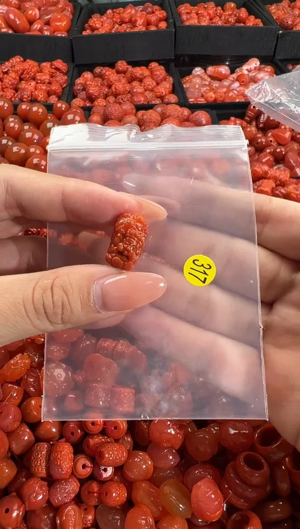 南红玛瑙未镶嵌颈饰1