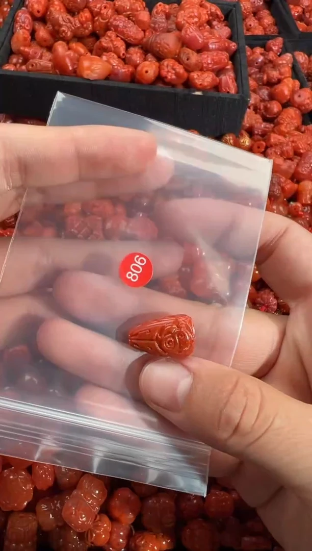 南红玛瑙未镶嵌颈饰1