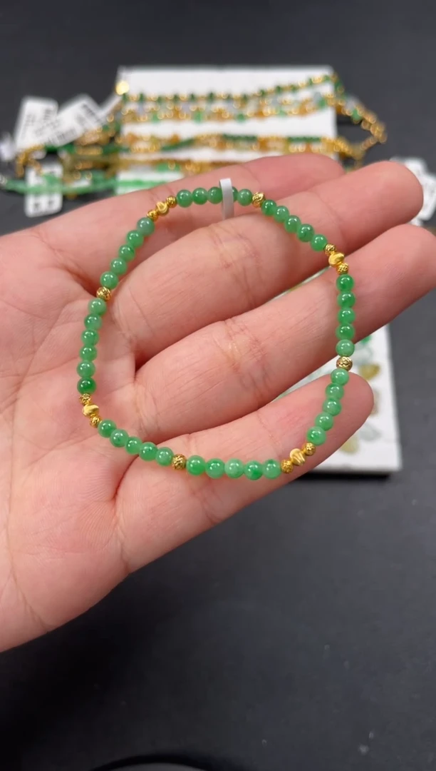 套链18K金镶嵌翡翠一个   P153