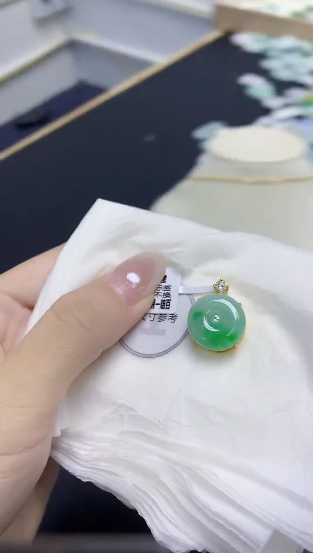 颈饰未镶嵌翡翠天然缅甸翡翠A货多样性发一件