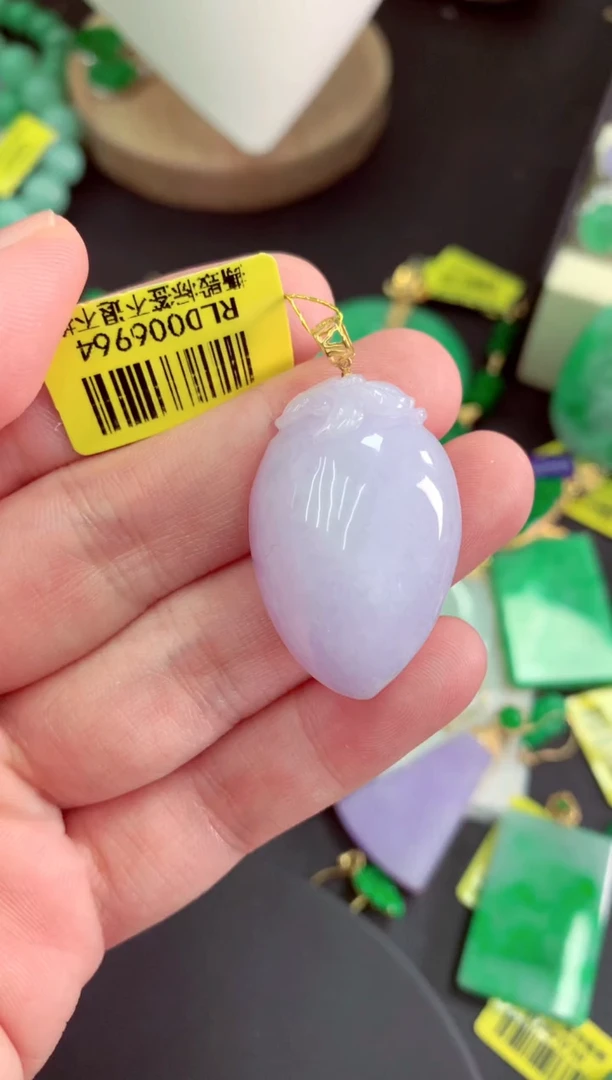 颈饰18K金镶嵌翡翠挂件