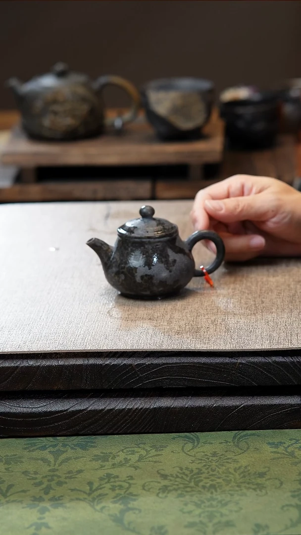 中式归玉堂冰碛岩重工雕刻豹纹小潘壶