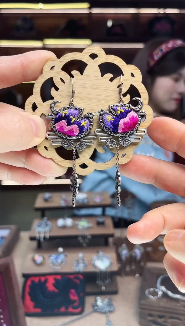 【闪购商品】织绣1732黔东南苗族刺绣