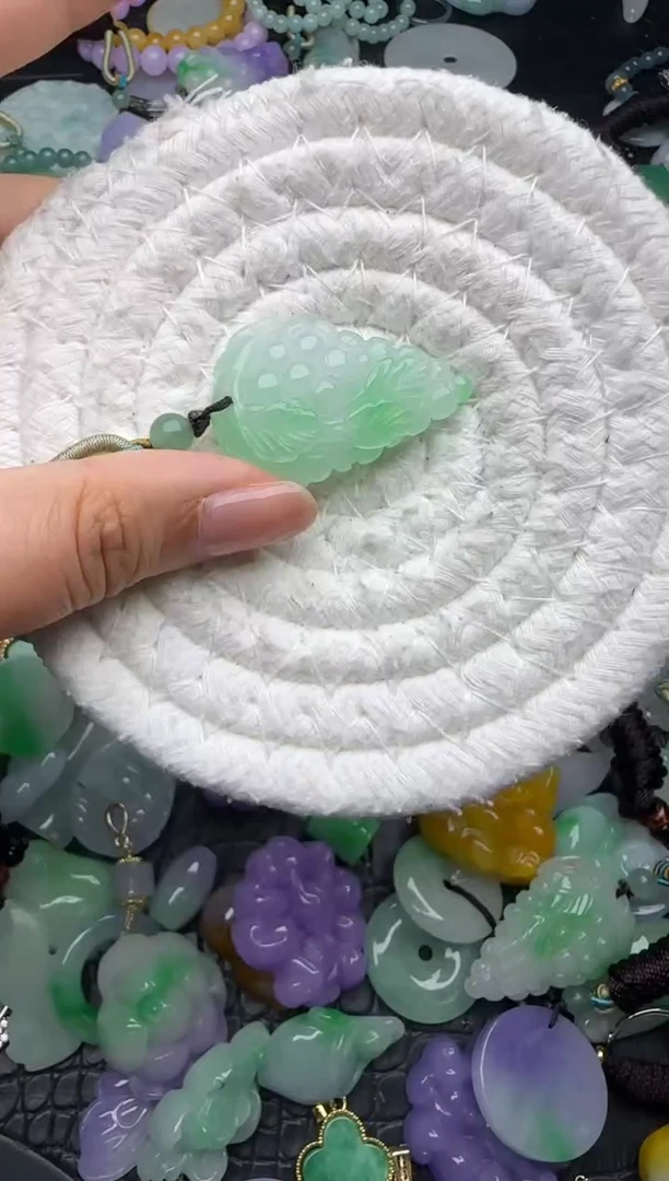 颈饰未镶嵌翡翠缅甸翡翠吊坠