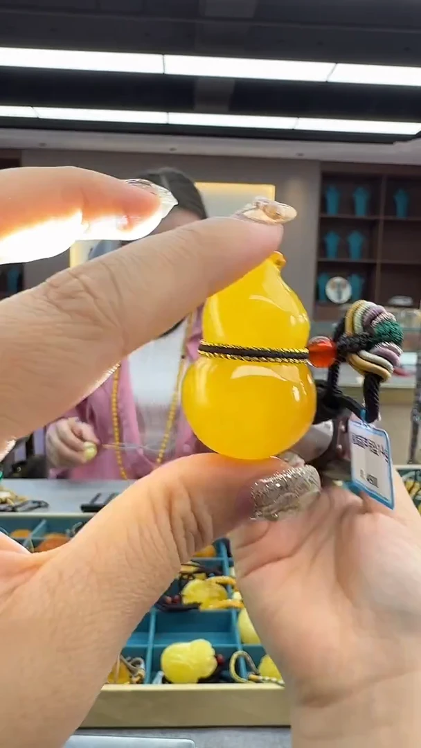 琥珀颈饰未镶嵌212秒拍号 假一罚三