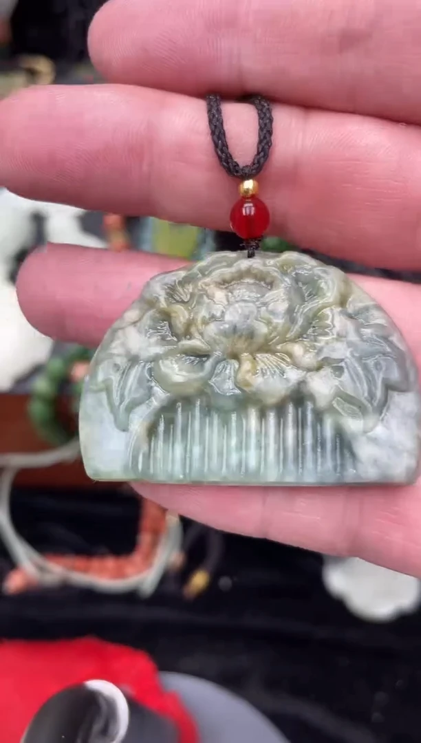 岫玉未镶嵌吊坠·