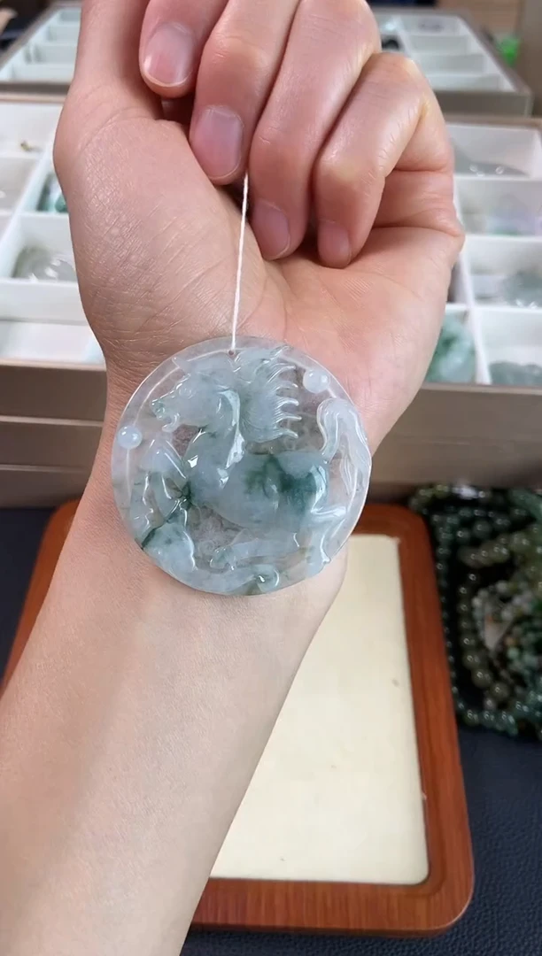 翡翠未镶嵌颈饰吊坠