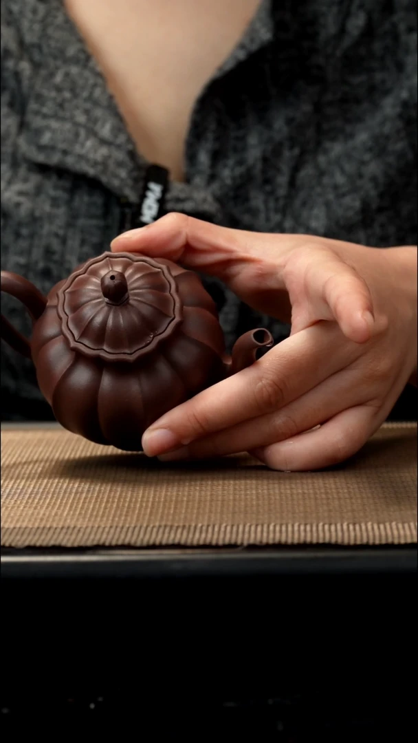 紫砂茶盏紫泥银台醉刻170CC微瑕晃盖