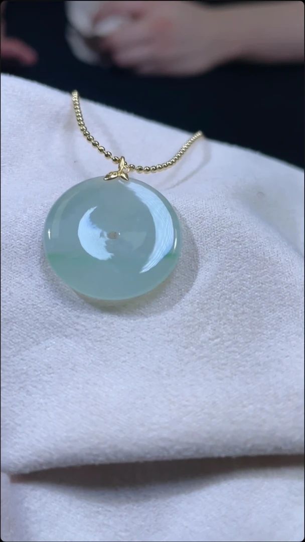 翡翠挂件未镶嵌扣子