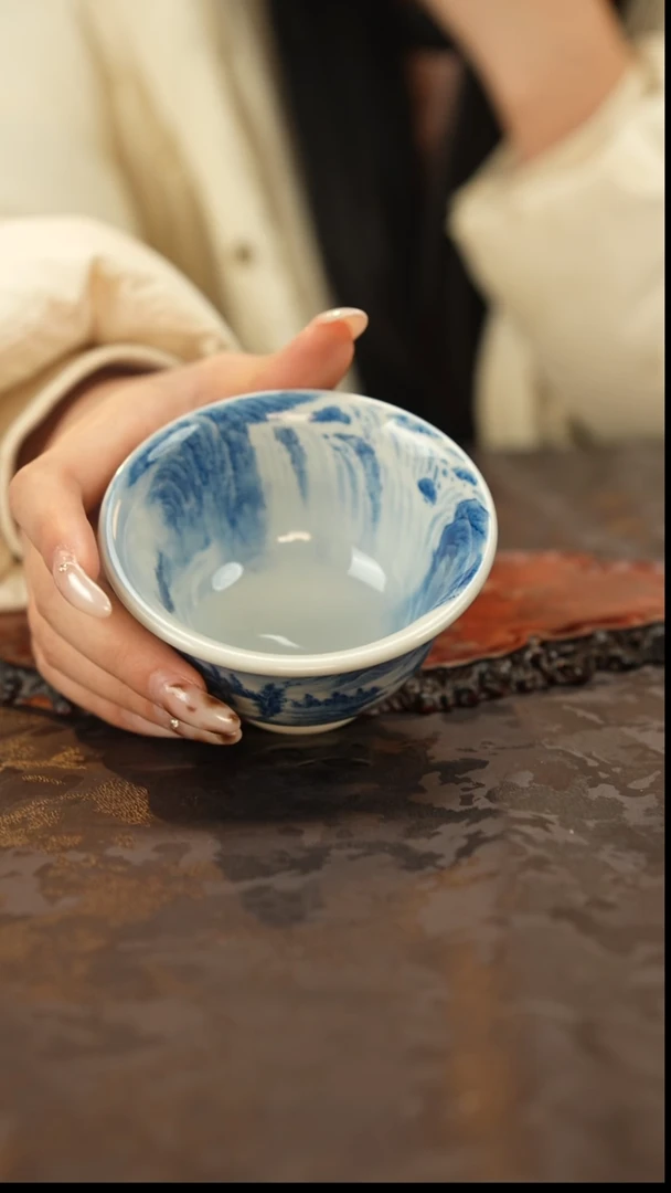 青花手绘山水主人杯