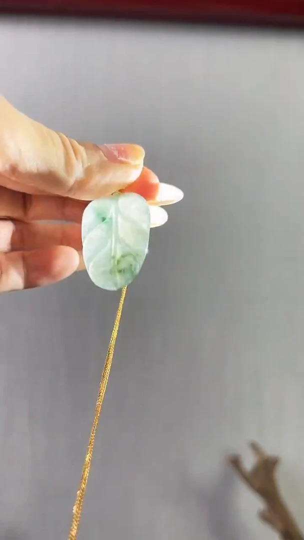【闪购商品】翡翠颈饰未镶嵌叶子