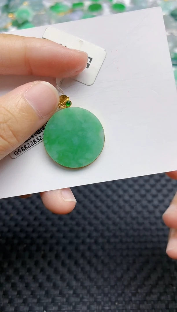 翡翠18K金镶嵌颈饰天然A货翡翠